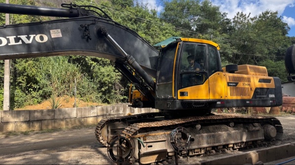 Escavadeira Volvo EC 480 DL ano 2013
