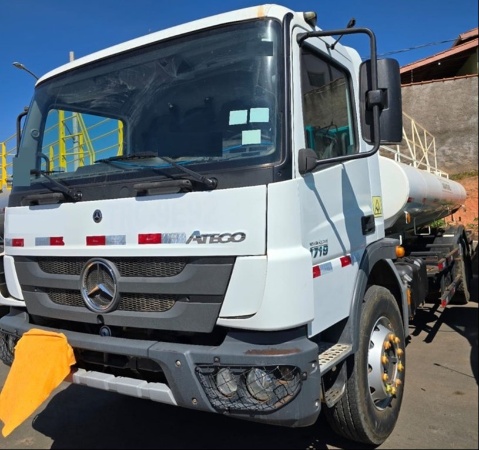 Caminhão Mercedes Benz Atego 1719 ano 2023