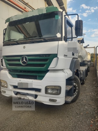 Caminhão Mercedes Benz 2544 6X2 ano 2011