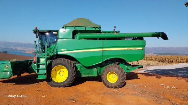 Colheitadeira John Deere S550 ano 2017
