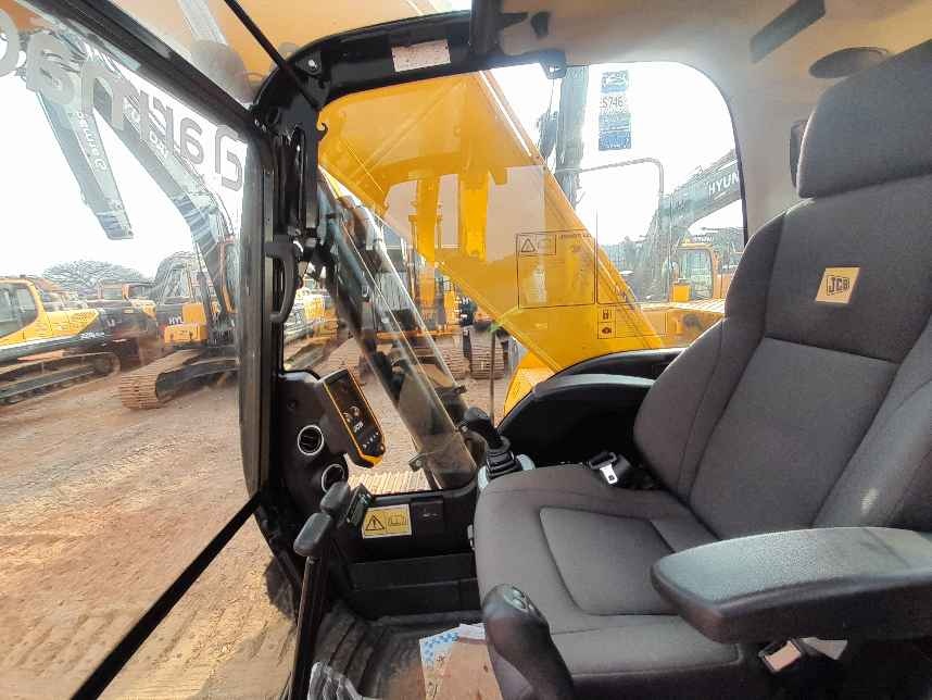 Escavadeira JCB JS220LC ano 2022