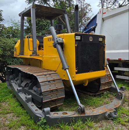 Trator de Esteira New Holland D170 ano 2005
