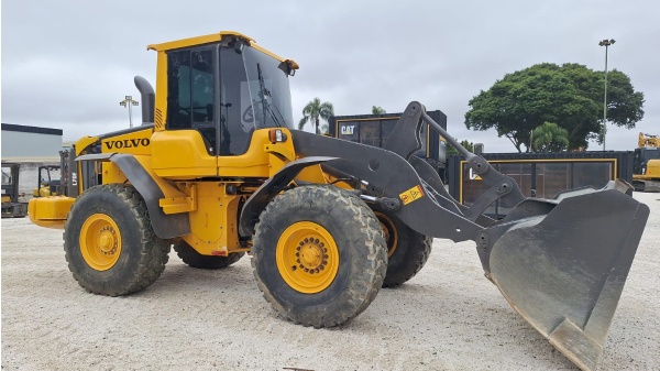 Pá Carregadeira Volvo L70F ano 2015