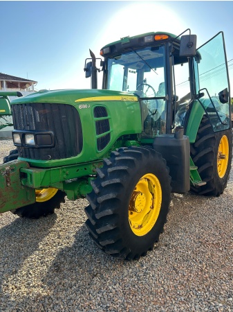 Trator John Deere 6130J ano 2014