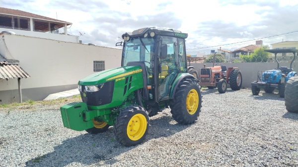 Trator John Deere 5060EN ano 2023