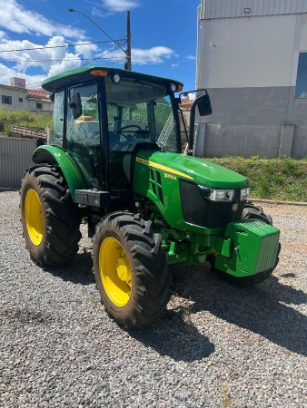 Trator John Deere 5070E ano 2022