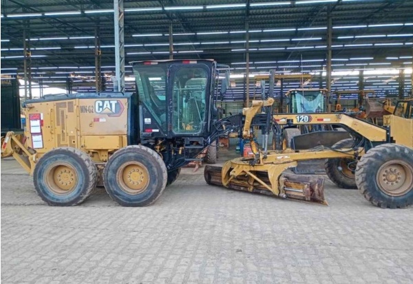 Motoniveladora Caterpillar 120 ano 2023
