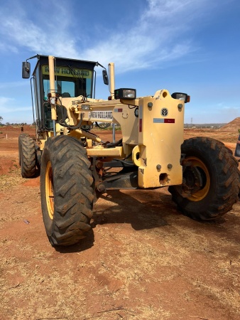 Motoniveladora New Holland RG170.B  ano 2010