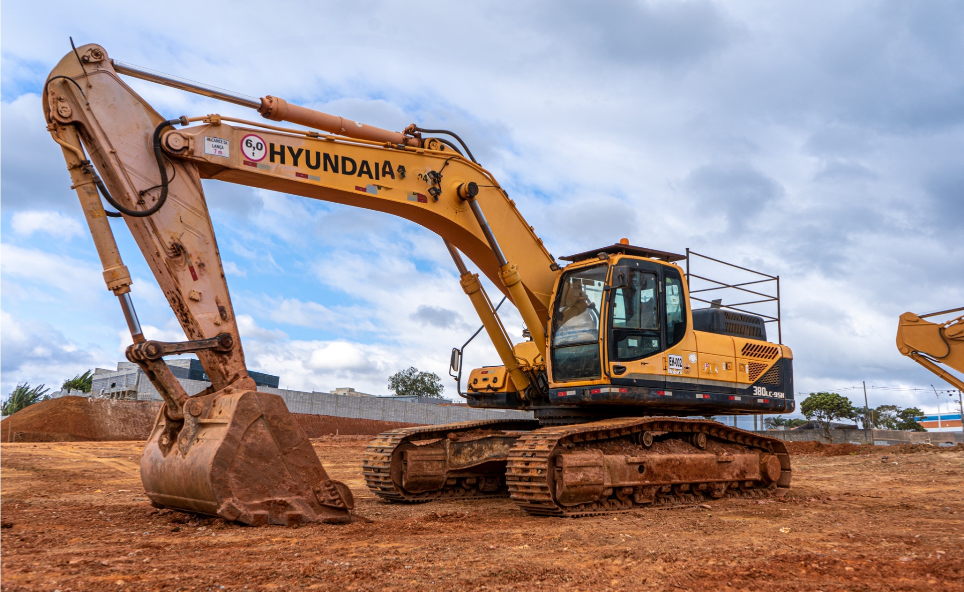 Escavadeira Hyundai R380 ano 2013