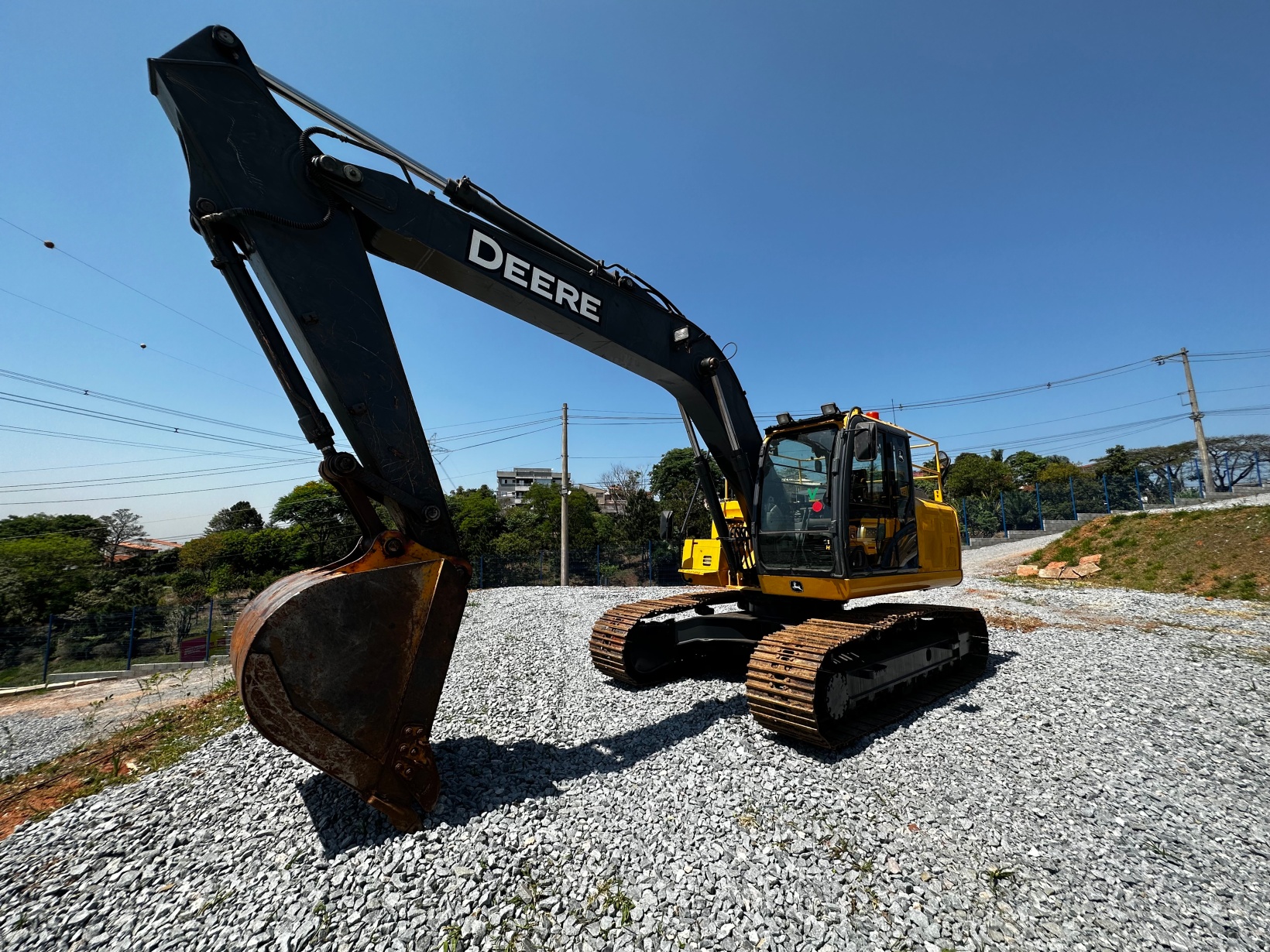 Escavadeira John Deere 200G ano 2020
