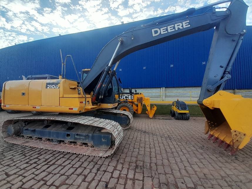 Escavadeira John Deere 210G ano 2020