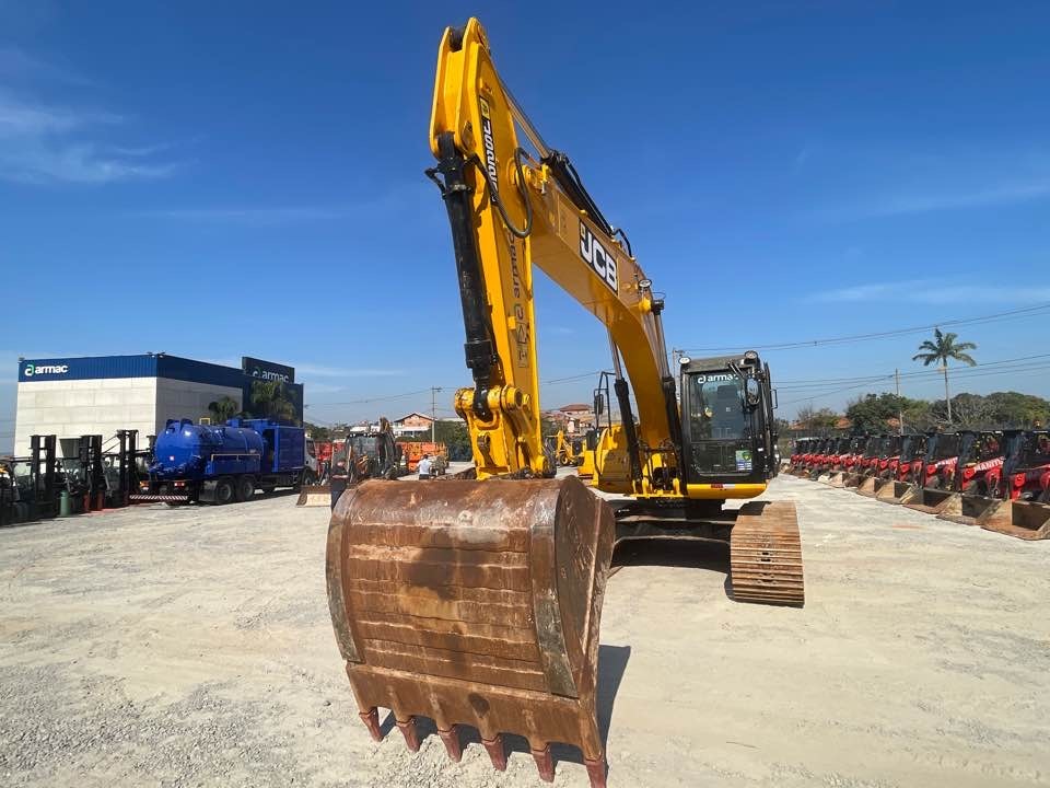Escavadeira JCB JS220LC ano 2022