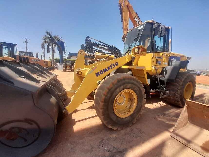 Pá Carregadeira Komatsu WA320 ano 2018