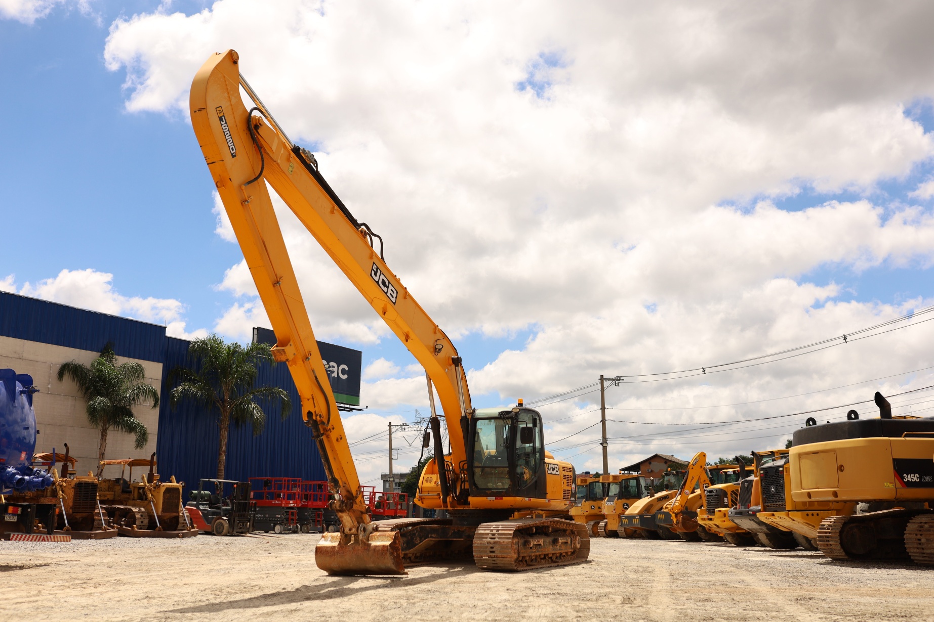 Escavadeira JCB JS220 LR ano 2021