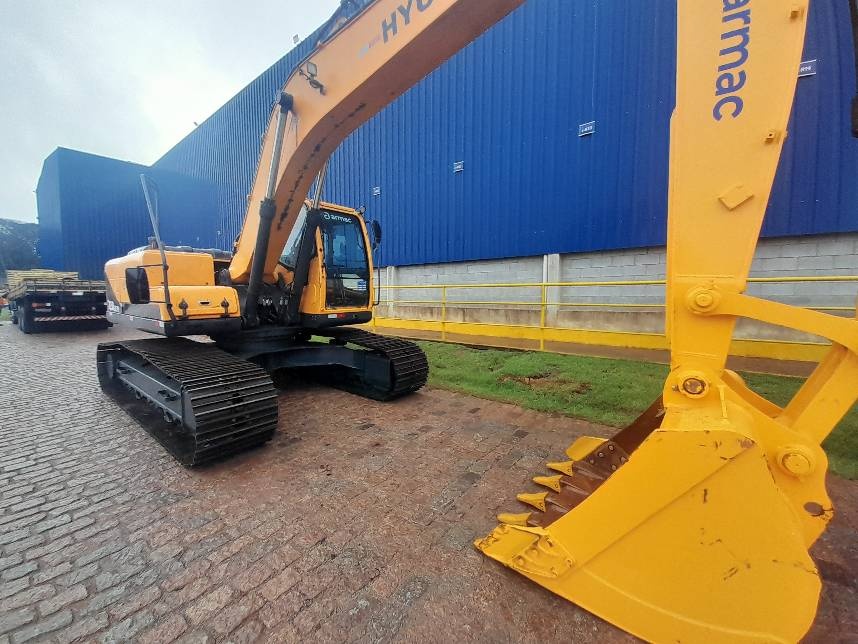 Escavadeira Hyundai R220 ano 2021