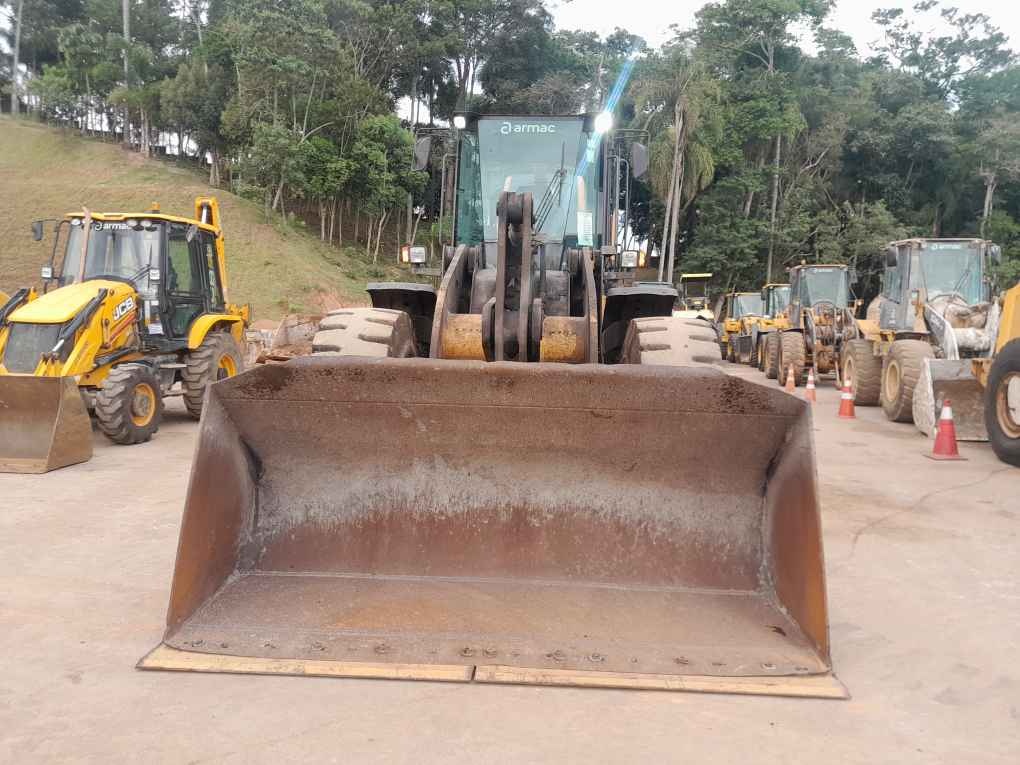 Pá Carregadeira Case 821E ano 2021