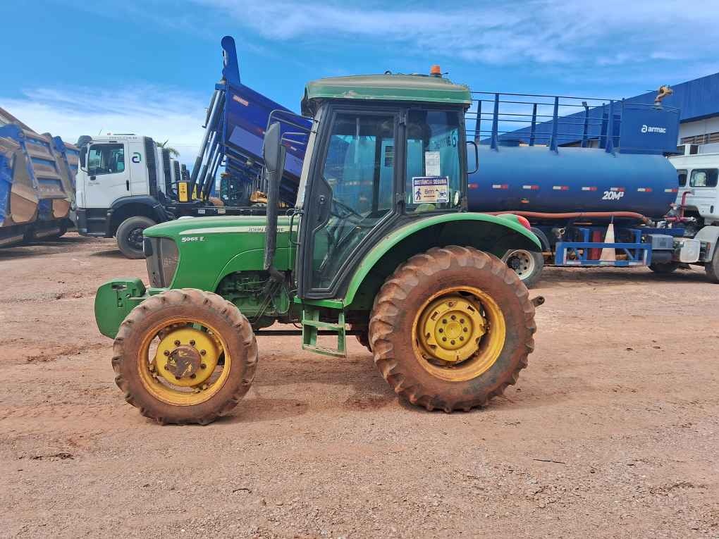 Trator John Deere 5065 E ano 2017