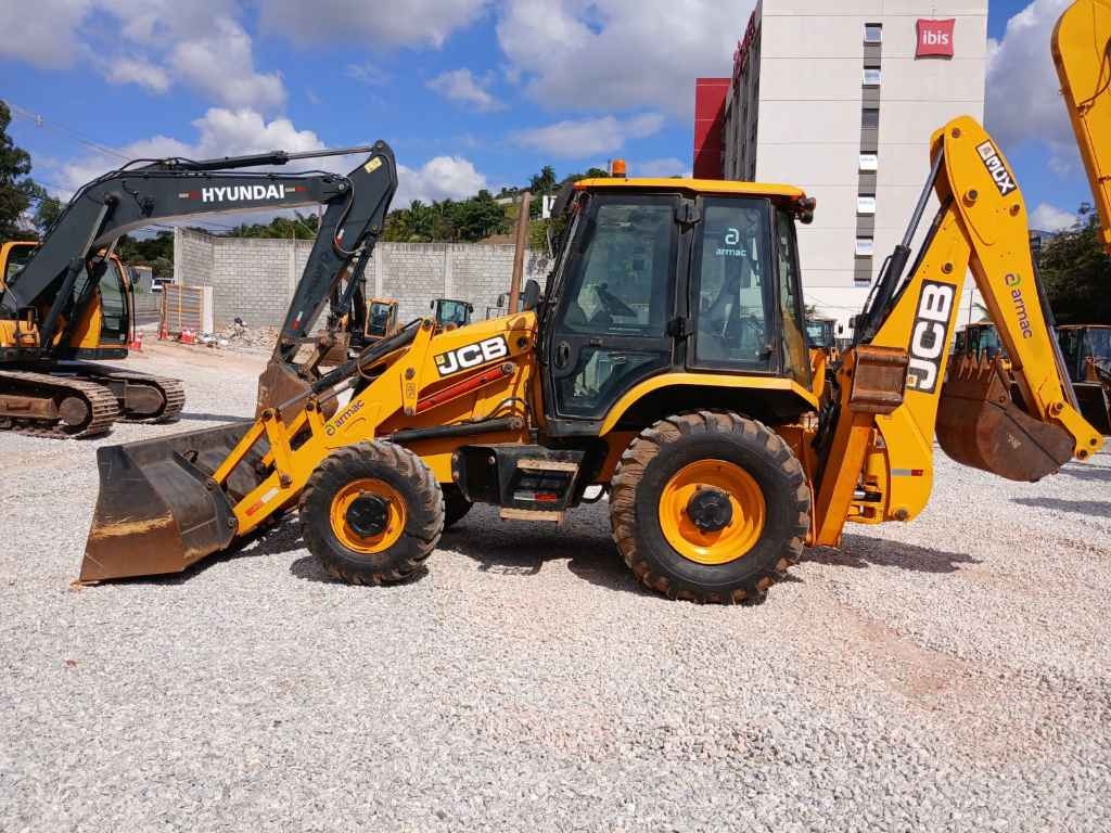 Retroescavadeira JCB RRE200  ano 2022