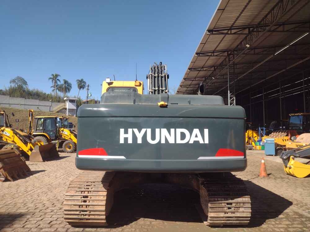 Escavadeira Hyundai R220 ano 2020