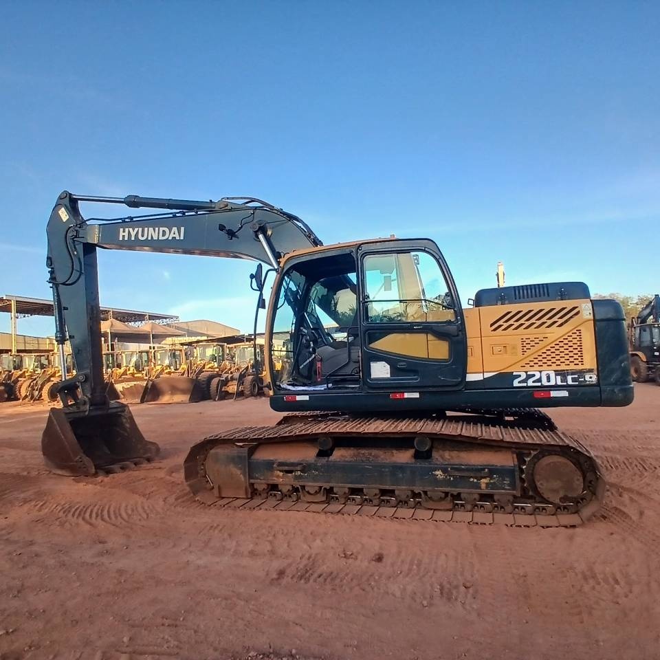 Escavadeira Hyundai R220 ano 2020
