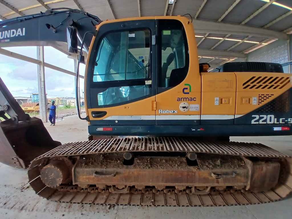 Escavadeira Hyundai R220 ano 2020
