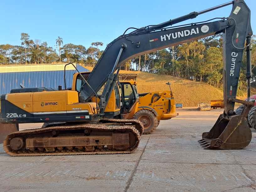 Escavadeira Hyundai R220 ano 2020