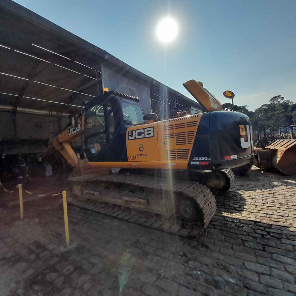 Escavadeira JCB JS220 ano 2021
