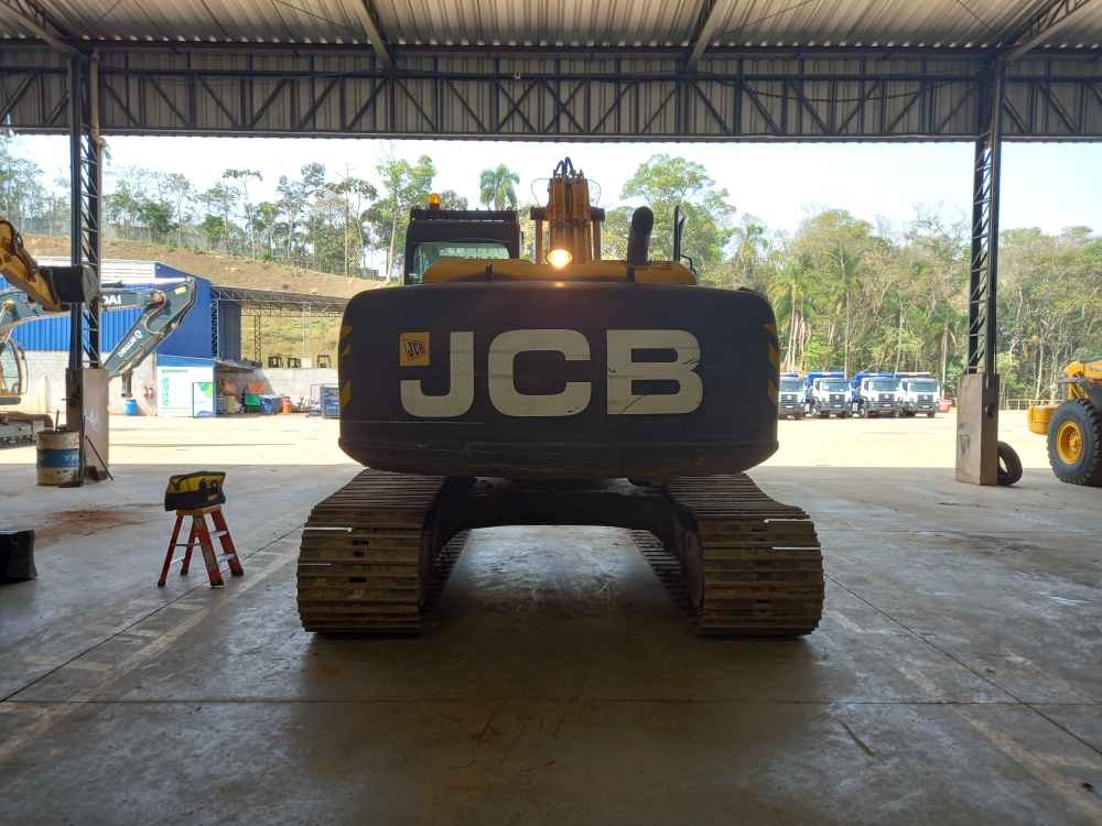 Escavadeira JCB JS220 ano 2021