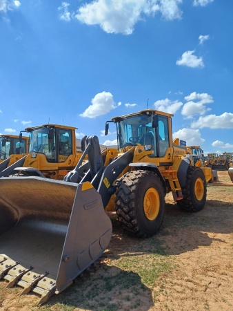 Pá Carregadeira Volvo L120F ano 2023