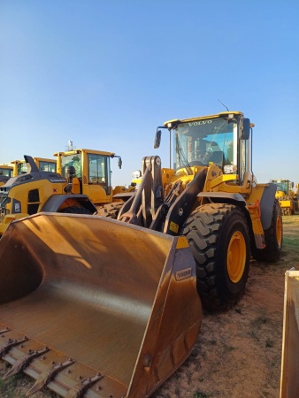 Pá Carregadeira Volvo L120F ano 2023