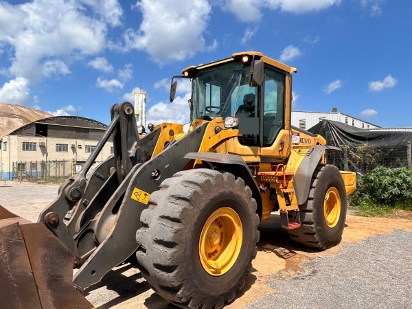 Pá Carregadeira Volvo L120F ano 2021