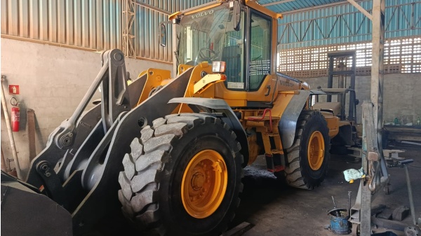Pá Carregadeira Volvo L120F ano 2021 - L120F - Máquinas de Linha Amarela