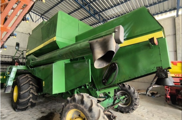 Colheitadeira John Deere 1175 ano 2015