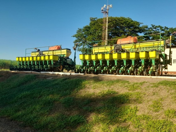 Plantadeira John Deere 1111 ano 2011
