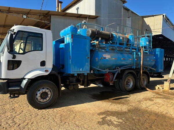Caminhão Ford CARGO 2628 ano 2011