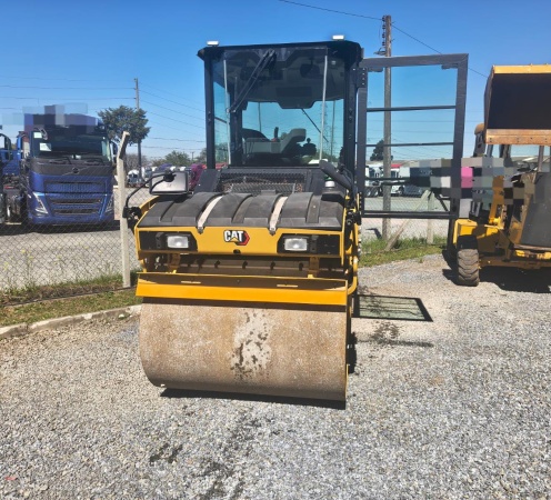 Rolo Compactador Caterpillar CB7 ano 2020
