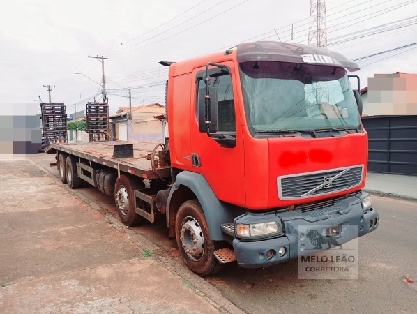 Caminhão Volvo VM 240 ano 2005