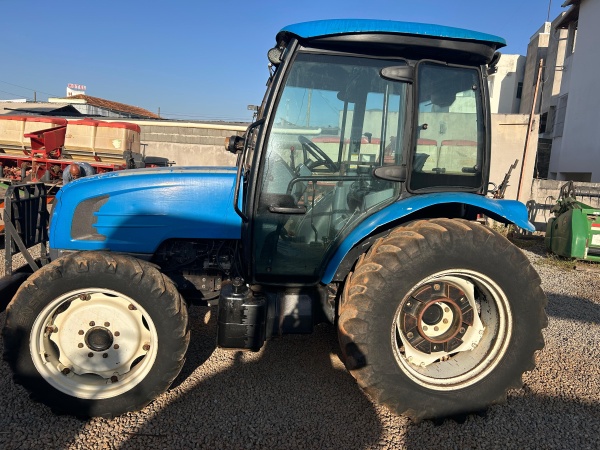 Trator LS Tractor U60 cabinado ano 2019