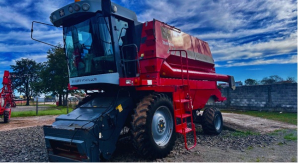 Colheitadeira Massey Ferguson MF34 ano 2008