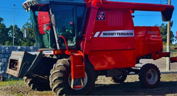 Colheitadeira Massey Ferguson MF 5650 ano 2008