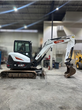 Mini Escavadeira Bobcat E50 ano 2022