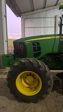 Trator John Deere 6130J ano 2017