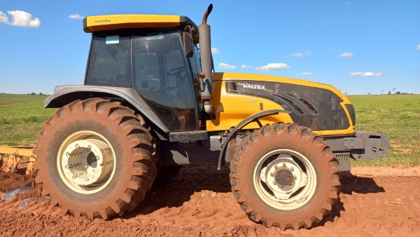 Trator Valtra BM 135 ano 2023