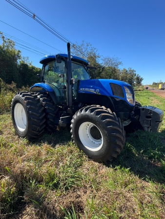 Trator New Holland T7.205 ano 2013 - T7.205 - Máquinas Agrícolas