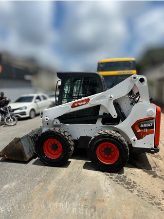 Mini Carregadeira Bobcat S650 ano 2022