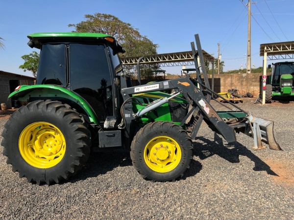 Trator John Deere 5080E ano 2022