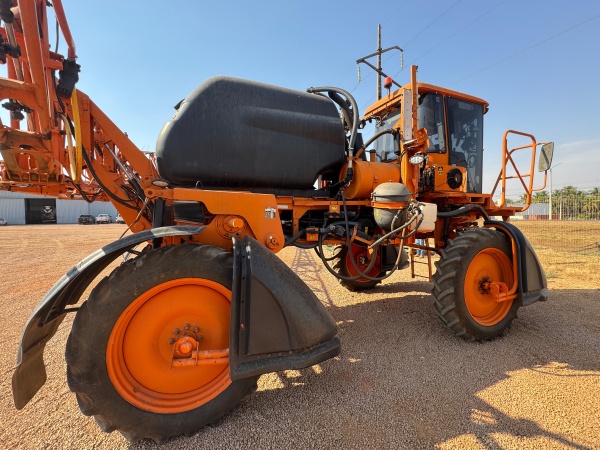Pulverizador Autopropelido Jacto Uniport Star 2500 ano 2010 - Uniport Star 2500 - Máquinas Agrícolas