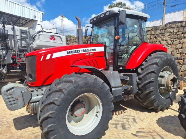 Trator Massey Ferguson MF 7415 ano 2014