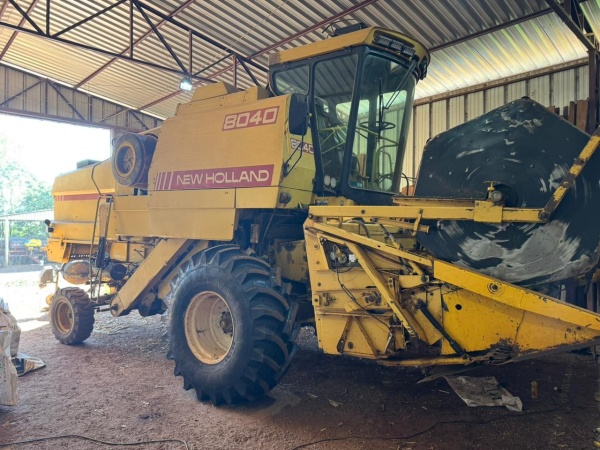 Colheitadeira New Holland 8040 ano 1989