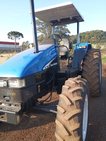 Trator New Holland TL 75 ano 2004 - TL 75 - Máquinas Agrícolas